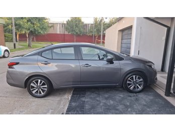 VENDO NISSAN VERSA 1.6 ADVANCE 2024 CON 10.000 KMS.