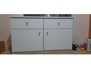 Mesa de luz blanca con cajón