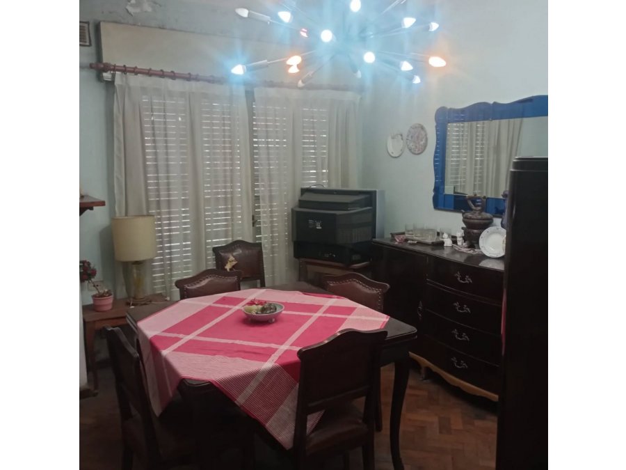 NUEVO PRECIO !!!  VENDO CASA EN PLANTA BAJA, IDEAL VIVIENDA O CONSULTORIOS.