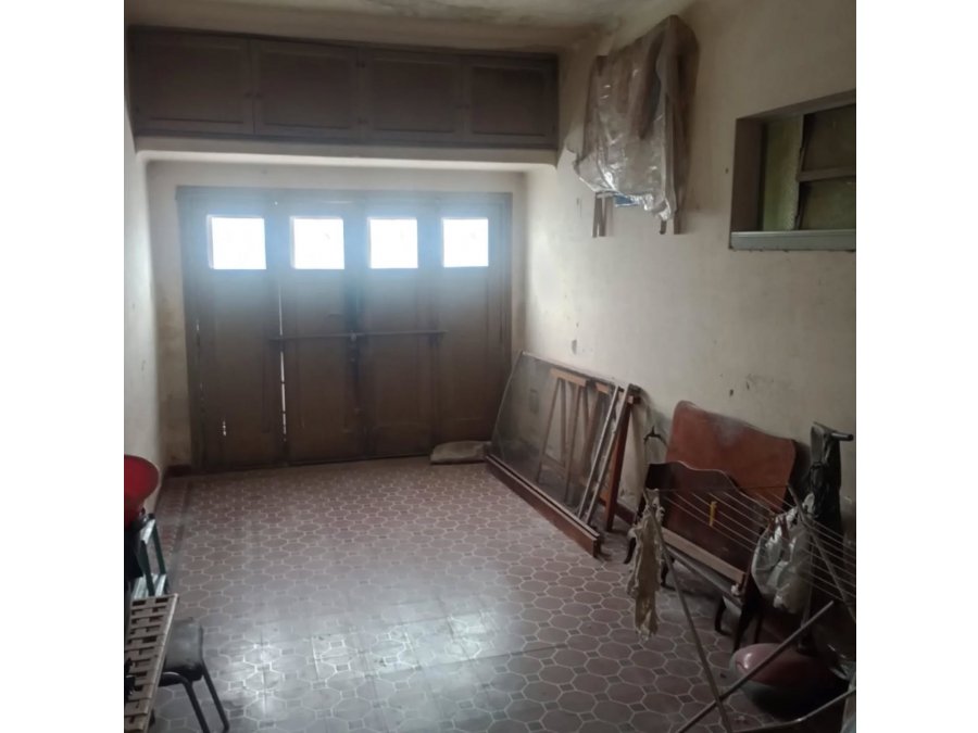 NUEVO PRECIO !!!  VENDO CASA EN PLANTA BAJA, IDEAL VIVIENDA O CONSULTORIOS.