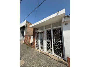 VENDO CASA CALLE FORMOSA. APTA CREDITO HIPOTECARIO