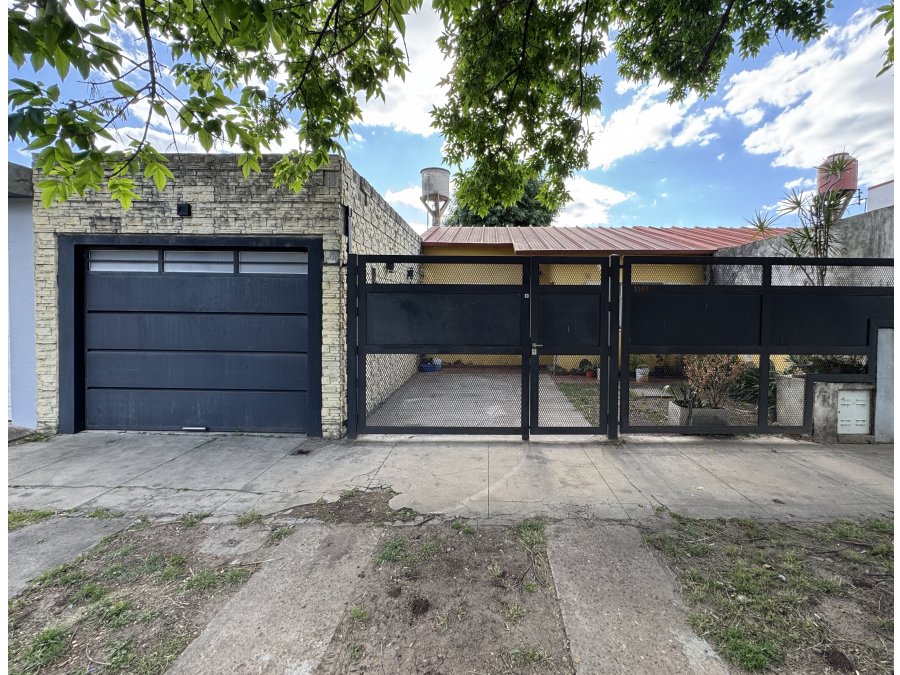 VENDO CASA SOBRE GDOR CRESPO Y ALTE. BROWN