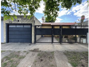 VENDO CASA SOBRE GDOR CRESPO Y ALTE. BROWN