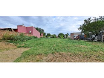 Venta Amplio Lote al ingreso de Colonia Ensayo