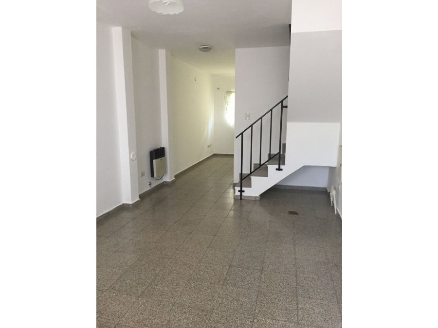 Alquilo duplex zona Lebhenzon y Báez