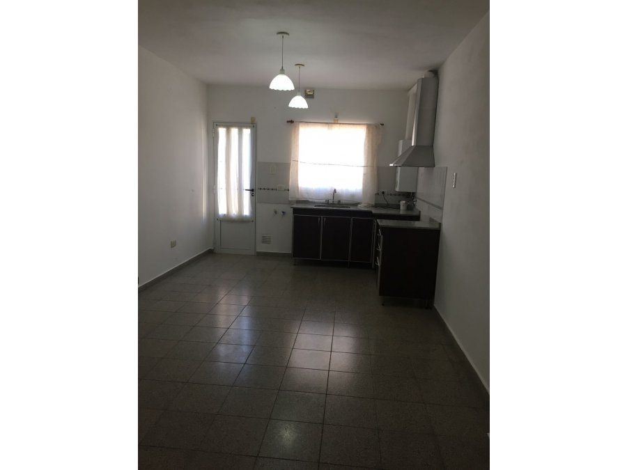 Alquilo duplex zona Lebhenzon y Báez