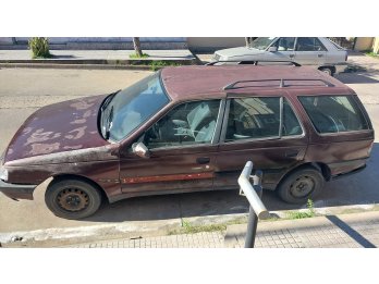 Vendo Peugeot 405 Break 1995 (motor a reparar)