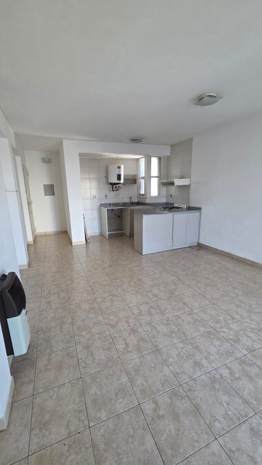 1 DORMITORIO CON COCHERA  - USO DE VIVIENDA U OFICINA - LA RIOJA Y LA PAZ