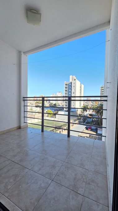 1 DORMITORIO CON COCHERA  - USO DE VIVIENDA U OFICINA - LA RIOJA Y LA PAZ