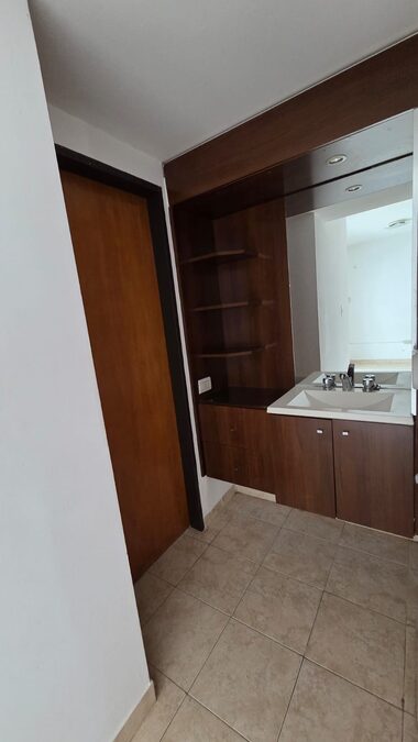 1 DORMITORIO CON COCHERA  - USO DE VIVIENDA U OFICINA - LA RIOJA Y LA PAZ