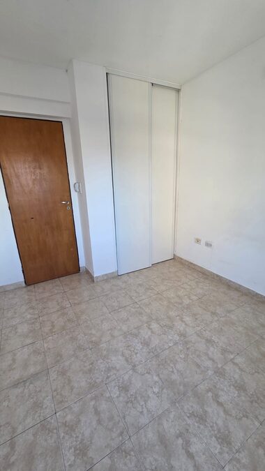 1 DORMITORIO CON COCHERA  - USO DE VIVIENDA U OFICINA - LA RIOJA Y LA PAZ