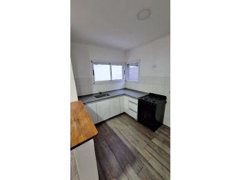 CASA EN ALQUILER - 3 HABITACIONES, 3 BAÑOS Y PILETA