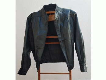 VENDO CAMPERA DE CUERO COLOR NEGRA– MUY BUEN ESTADO