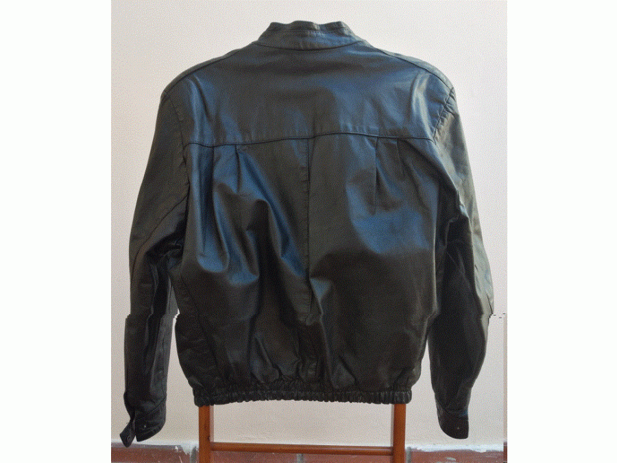 VENDO CAMPERA DE CUERO COLOR NEGRA– MUY BUEN ESTADO