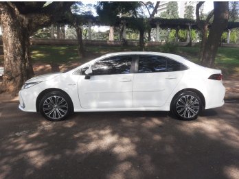 VENDO TOYOTA COROLLA SEG HYBRID 2020 CON 5742 KM