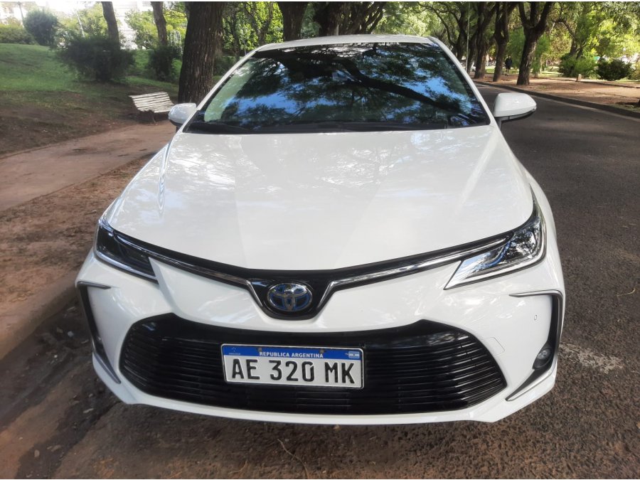 VENDO TOYOTA COROLLA SEG HYBRID 2020 CON 5742 KM