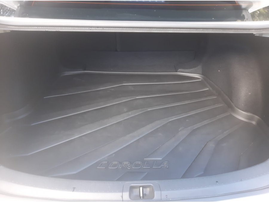 VENDO TOYOTA COROLLA SEG HYBRID 2020 CON 5742 KM