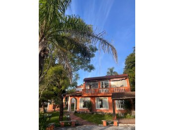 🏡✨ **AMPLIA CASA EN VENTA – B° PRIVADO COLINAS DEL GOLF** ✨