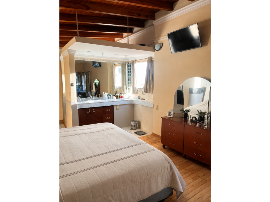 🏡✨ **AMPLIA CASA EN VENTA – B° PRIVADO COLINAS DEL GOLF** ✨