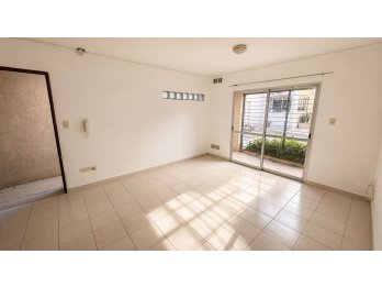 SE VENDE DEPTO 2 DORMITORIOS EN CALLE DIAMANTE Y BAVIO