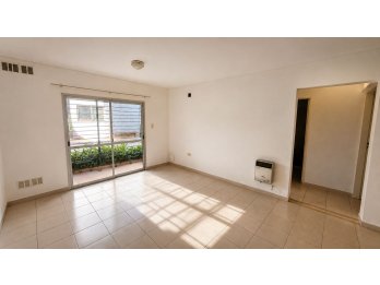 SE VENDE DEPTO 2 DORMITORIOS EN CALLE DIAMANTE Y BAVIO