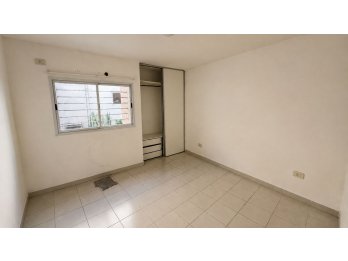 SE VENDE DEPTO 2 DORMITORIOS EN CALLE DIAMANTE Y BAVIO
