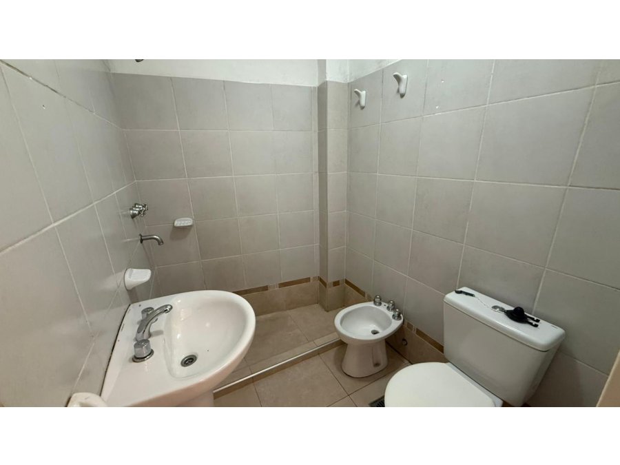 SE VENDE DEPTO 2 DORMITORIOS EN CALLE DIAMANTE Y BAVIO