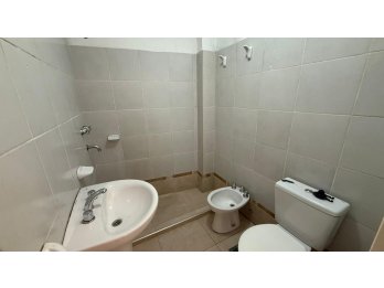 SE VENDE DEPTO 2 DORMITORIOS EN CALLE DIAMANTE Y BAVIO