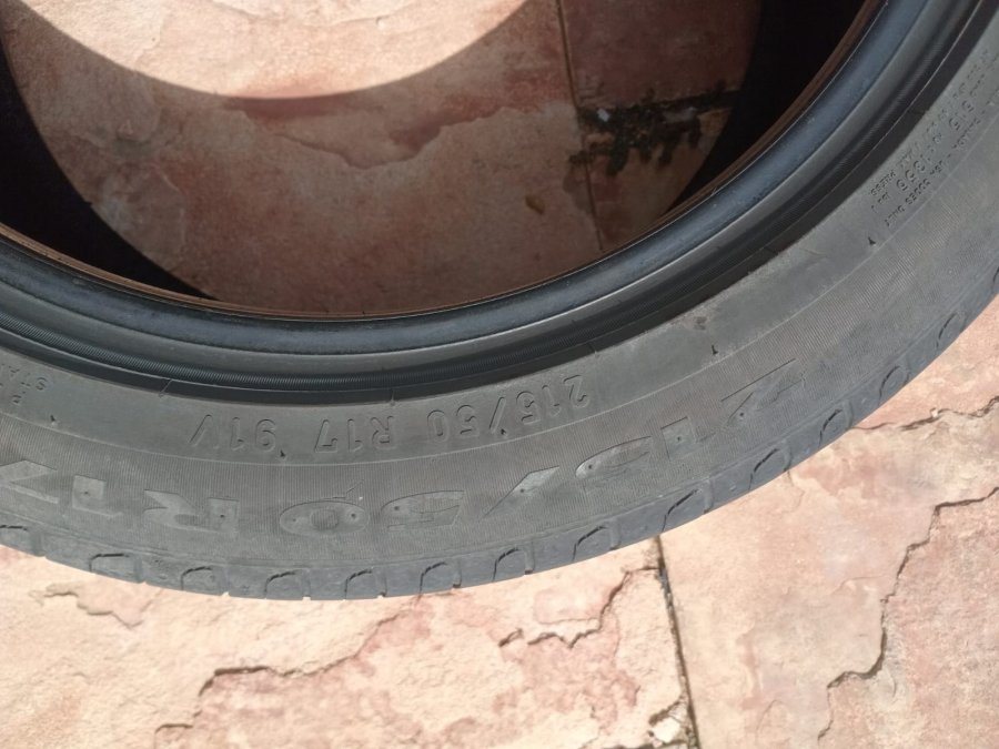 Vendo 1 cubierta 215-50-r17, muy buen estado