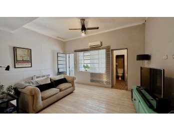 Venta de casa en calle Bavio
