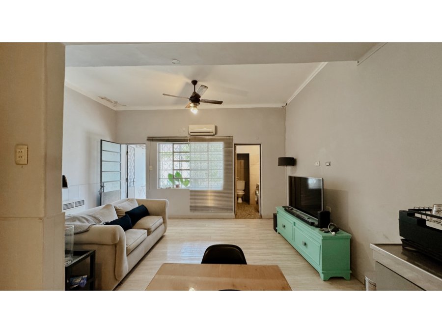 Venta de casa en calle Bavio