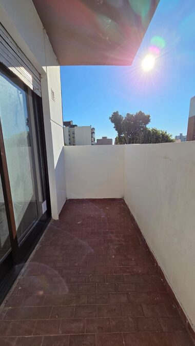 ALQUILO 1 DORM. SUPER AMPLIO - SAN JUAN Y URUGUAY