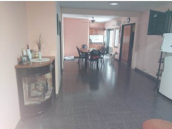 Vendo gran casa calle Alej Carbo, parana