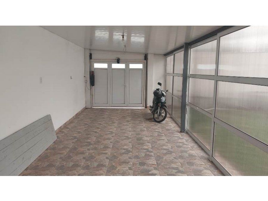 Vendo gran casa calle Alej Carbo, parana