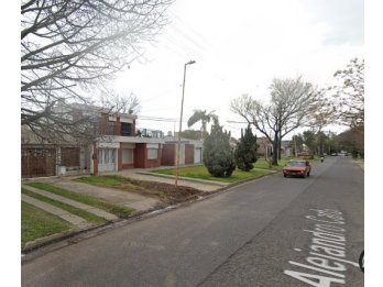 Vendo gran casa calle Alej Carbo, parana