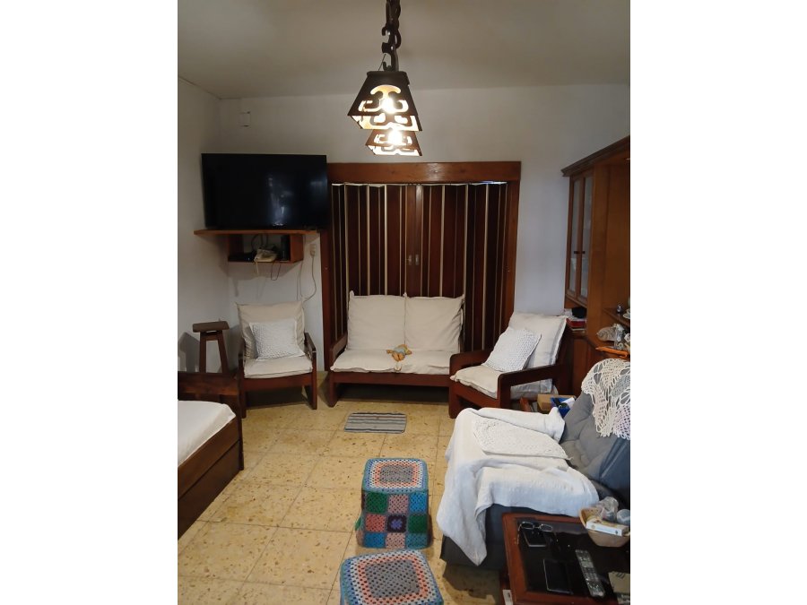 VENDO CASA EN CALLE LARRAMENDI 3123