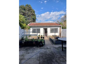 VENDO CASA EN CALLE LARRAMENDI 3123
