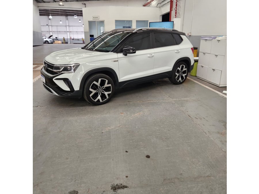 Volkswagen Taos 1.4 250 Tsi Highline Bi Tono.- Impecable