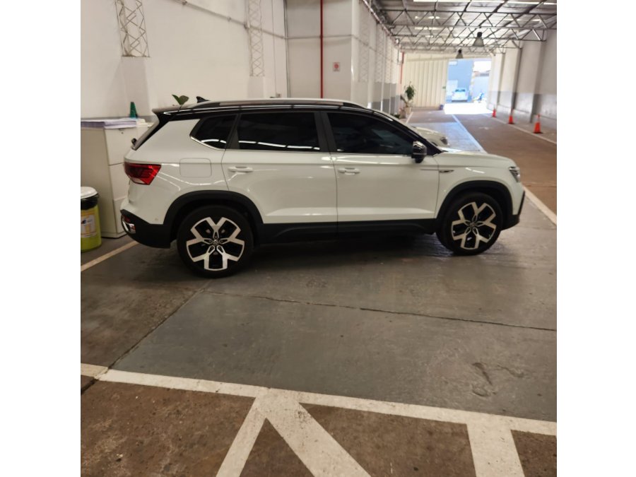 Volkswagen Taos 1.4 250 Tsi Highline Bi Tono.- Impecable
