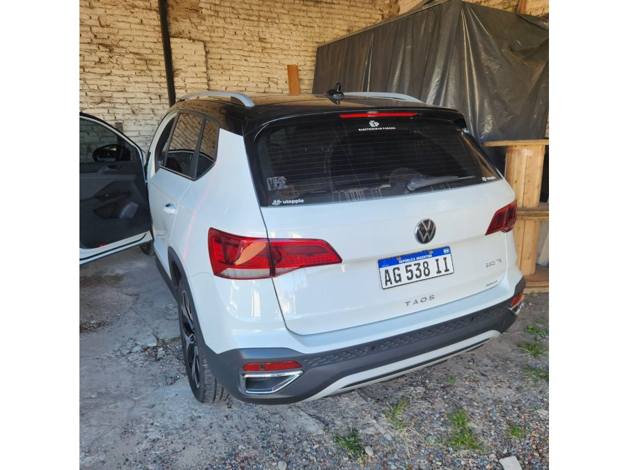 Volkswagen Taos 1.4 250 Tsi Highline Bi Tono.- Impecable
