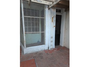 Alquilo casa centrica 2 dormitorios subdividida