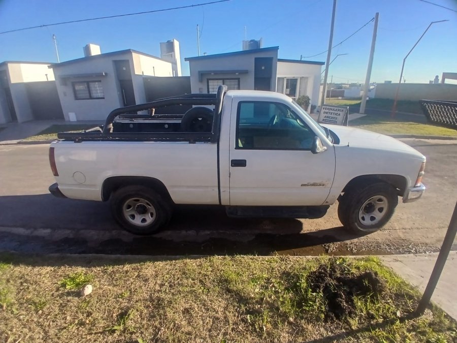 Vendo Silverado Conquest mod 2000 diesel titular