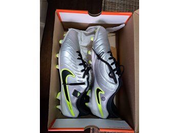 Botines Nike Tiempo Legend Academy