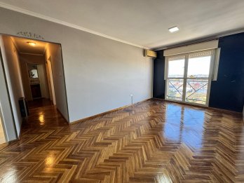 Peron 451. Se alquila Dos dormitorios con cochera