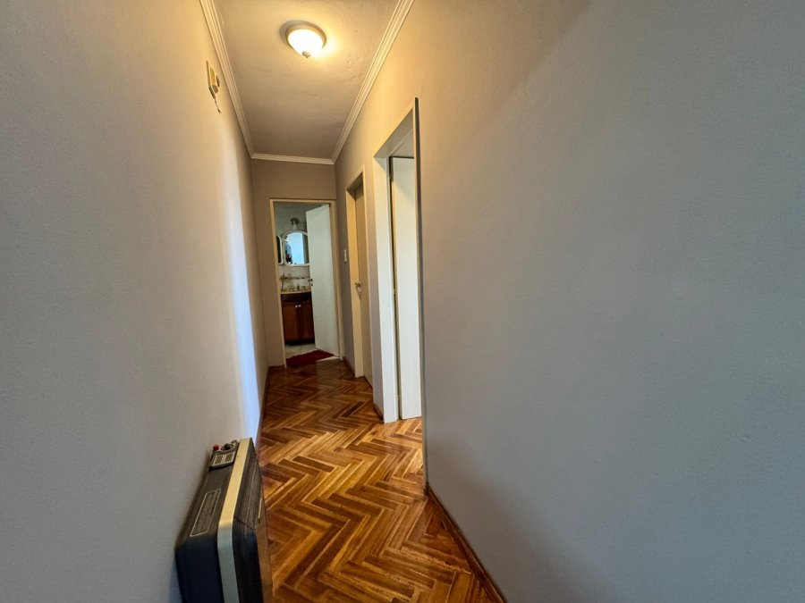 Peron 451. Se alquila Dos dormitorios con cochera