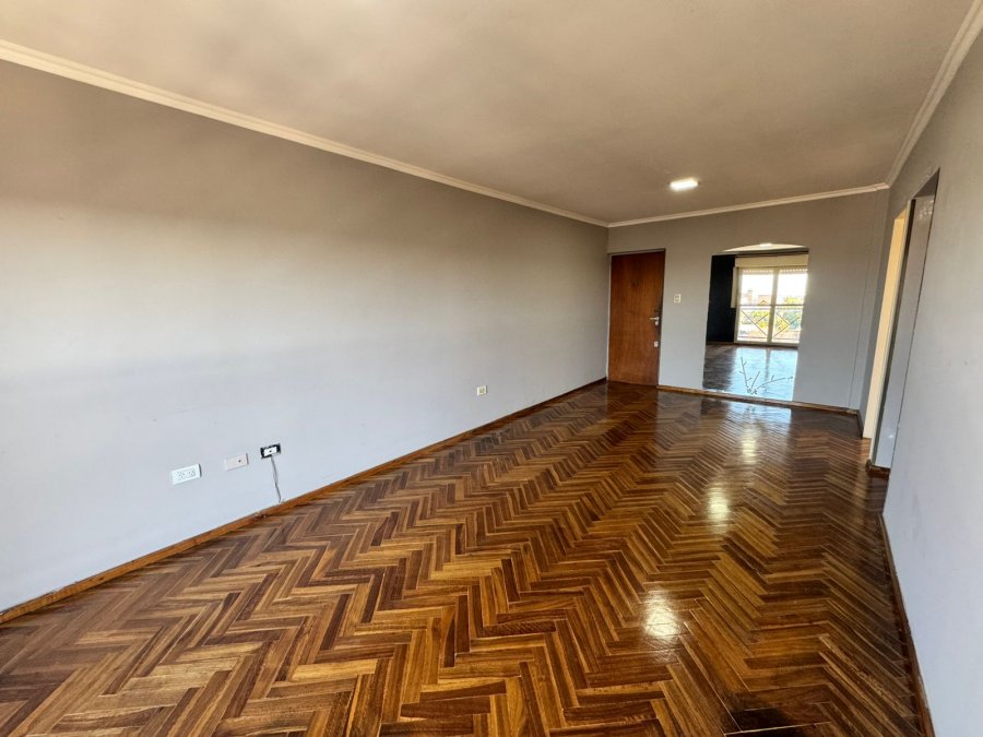 Peron 451. Se alquila Dos dormitorios con cochera