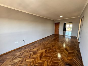Peron 451. Se alquila Dos dormitorios con cochera