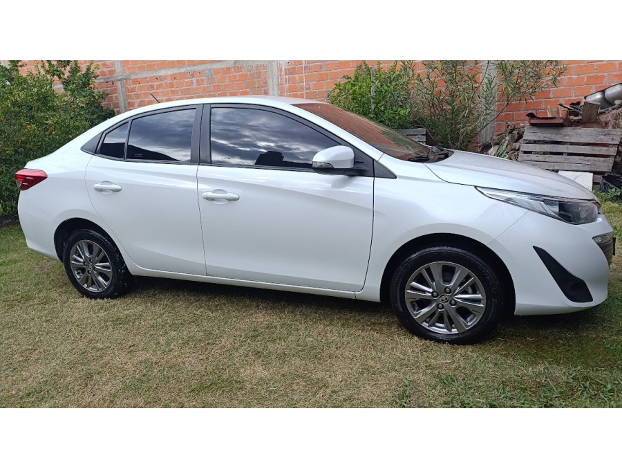 YARIS UNICA DUEÑA VENDO PERMUTO