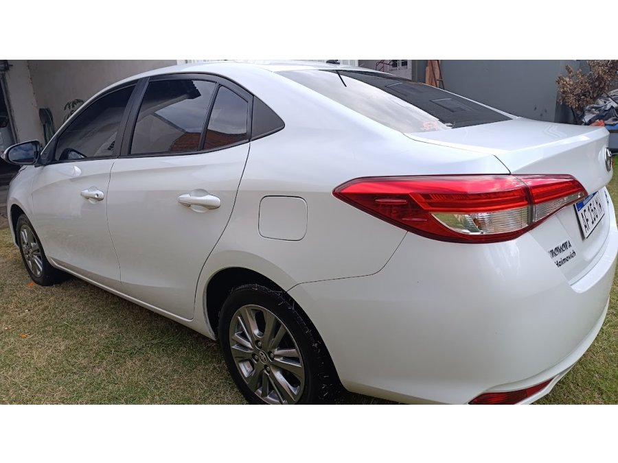 YARIS UNICA DUEÑA VENDO PERMUTO