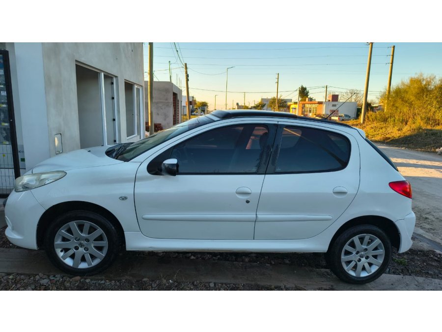 VENDO PEUGEOT 207 1.6 XT 2011 CON 115.000 KM